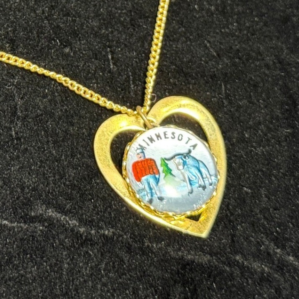 Vintage Minnesota Souvenir Heart Pendant Necklace: Gold Tone, 21 Inch Chain